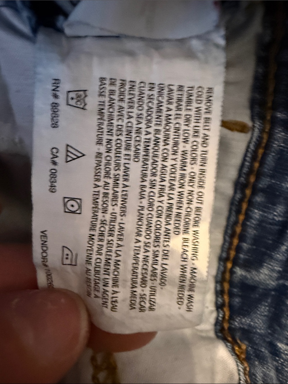 Gloria Vanderbilt all around slimming effect shorts in a size 6 - Picture 8 of 8
